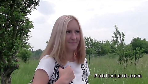 Slutty girl's pussy gets fucked by a huge cock