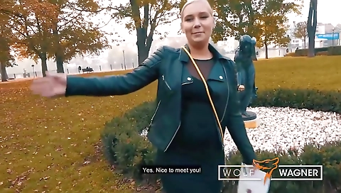 Smoking hot chick gets her ass fucked