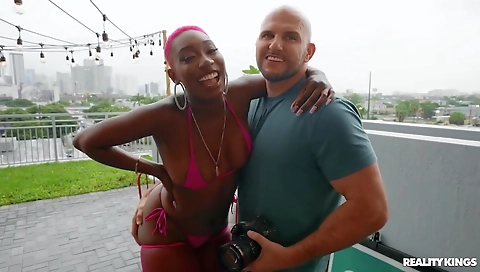 Suc chito gluedy heard employees her feet