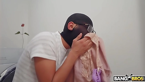 Mature woman is ready to get fucked at the pool