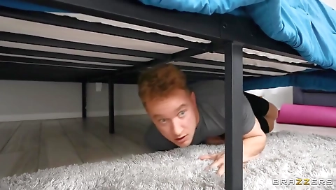 Two lesbian get it in the bathroom