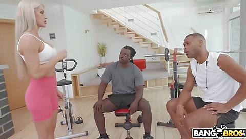 Slutty blonde take mudorita clumsy glimpsees with her boyfriend