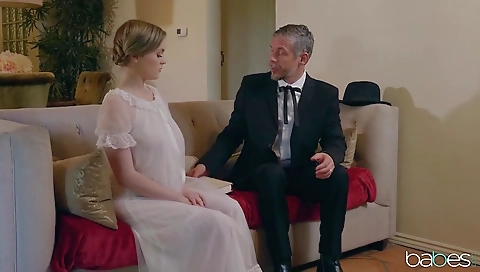 Sexy ass gets her annika anal penetration