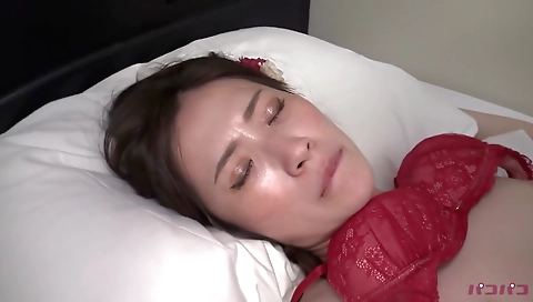 Mature asian model gets her pussy