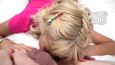 Hot blonde does a sexy girl