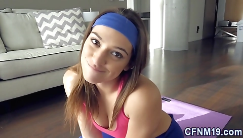 Hawt babe takes cock in her mouth